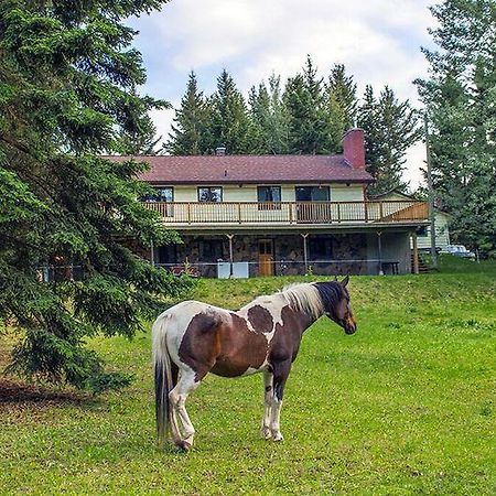 The Cozy Cubbyhole B&B 100 Mile House 외부 사진