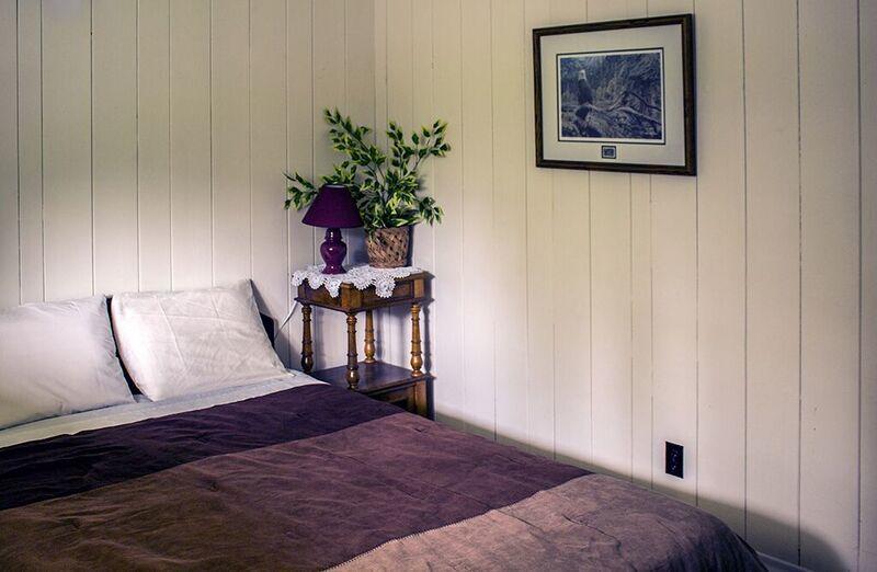 The Cozy Cubbyhole B&B 100 Mile House 외부 사진