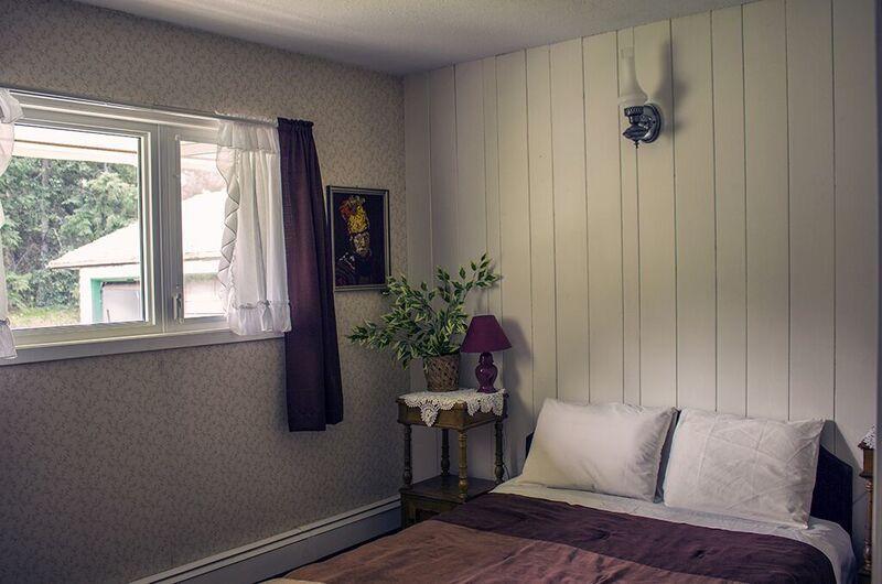 The Cozy Cubbyhole B&B 100 Mile House 외부 사진